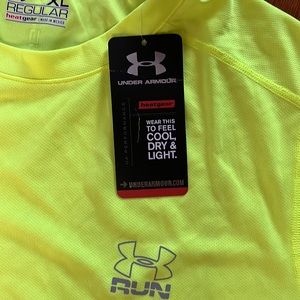 Mens NWT XL UA REGULAR FIT TOP shirt sleeve NeonColor